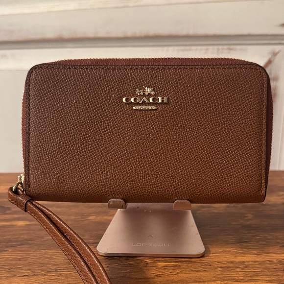 Coach Handbags - Coach Rich Brown Leather Wristlet